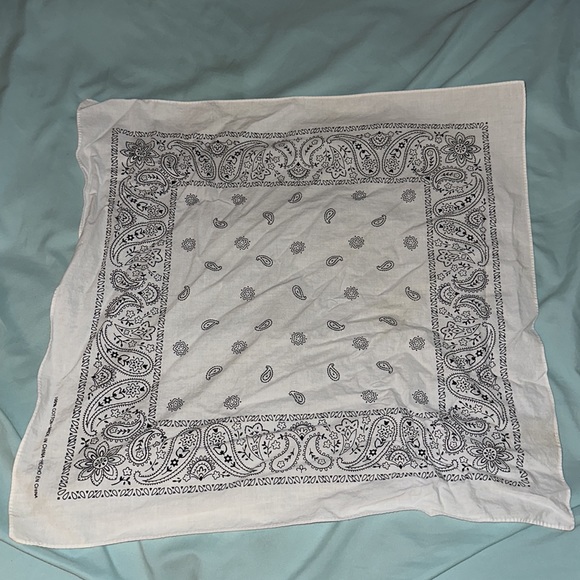 Levi’s multipurpose bandana set - Picture 6 of 9